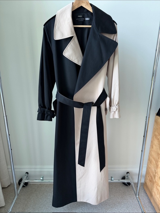 Alice + Olivia Jackets & Blazers - Alice + Olivia Black and Cream Colorblock Trench Coat